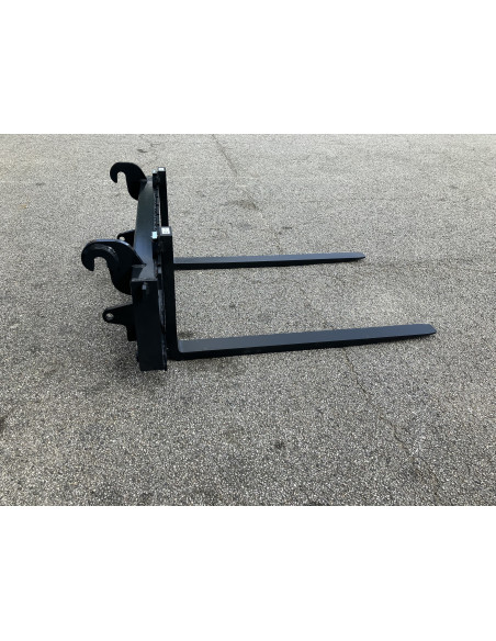 Palettengabel Frontlader (EURO Aufnahme) Rahmenbreite 1200mm mit 4 Zinkenbuchsen und 2 Strohspießen 1000mm