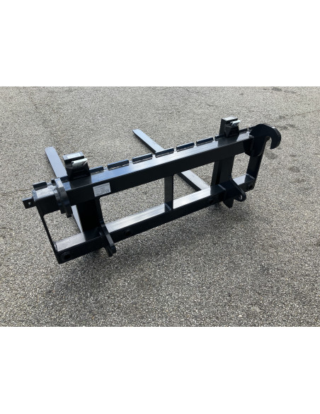 Palettengabel Frontlader (EURO Aufnahme) Rahmenbreite 1200mm mit 4 Zinkenbuchsen und 2 Strohspießen 1000mm