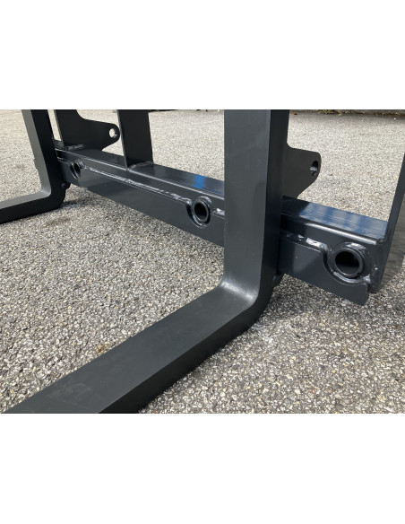 Palettengabel Frontlader (EURO Aufnahme) Rahmenbreite 1200mm mit 4 Zinkenbuchsen und 2 Strohspießen 1000mm