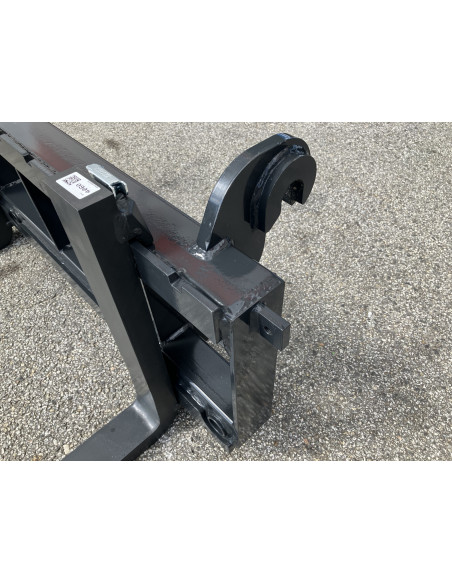 Palettengabel Frontlader (EURO Aufnahme) Rahmenbreite 1200mm mit 4 Zinkenbuchsen und 2 Strohspießen 1000mm