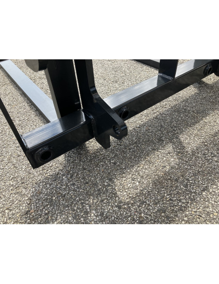 Palettengabel Frontlader (EURO Aufnahme) Rahmenbreite 1200mm mit 4 Zinkenbuchsen und 2 Strohspießen 1000mm