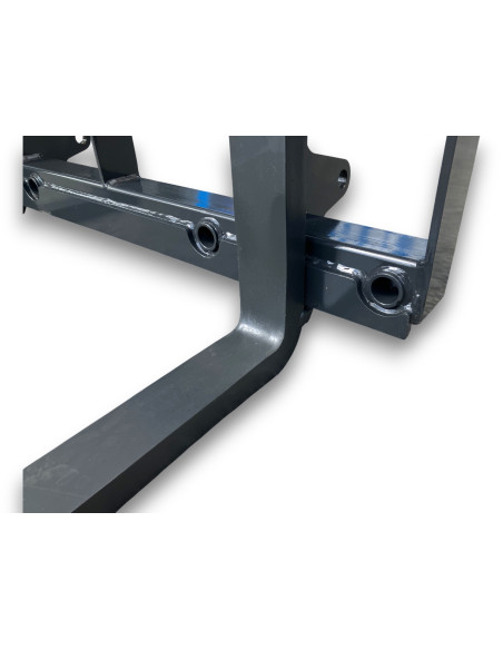 Palettengabel Frontlader (EURO Aufnahme) Rahmenbreite 1200mm mit 4 Zinkenbuchsen und 2 Strohspießen 1000mm