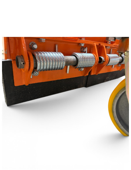 Schneepflug Vario Kommunal mit Anfahrschutz – Kommunalaufnahme / hydraulische Verstellung 30°