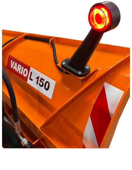 Schneepflug Vario Kommunal mit Anfahrschutz – Kommunalaufnahme / hydraulische Verstellung 30°